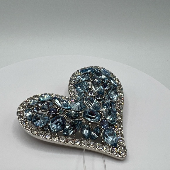 Charter Club Multi-Crystal Heart Pin in Silver-Tone and Blue NWT MSRP $30 - Picture 7 of 7